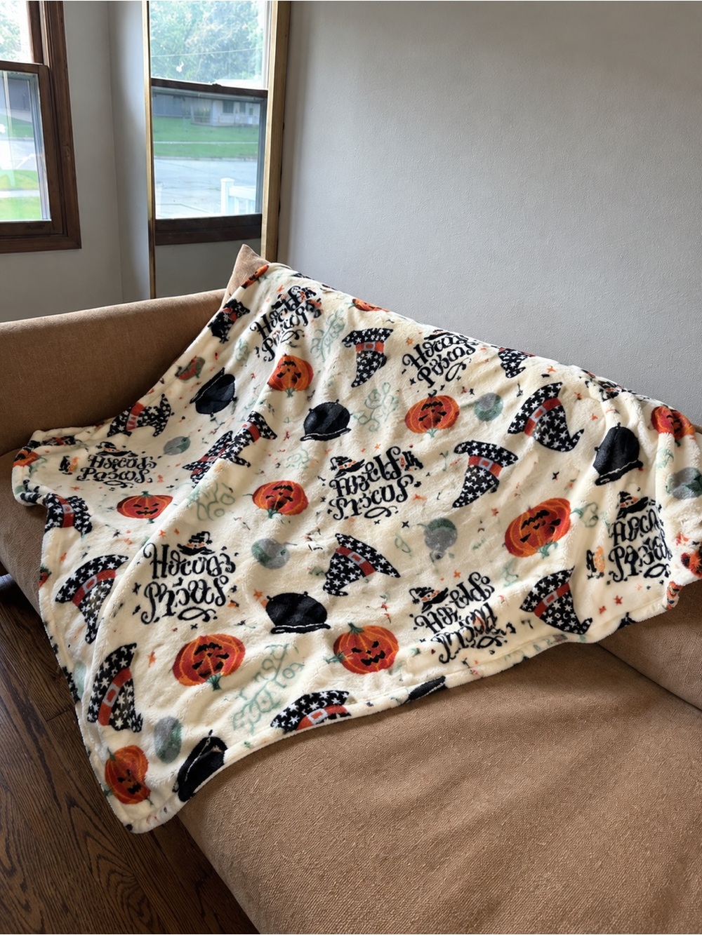 Halloween Pumpkin Plush Throw Blanket - Cream/Orange